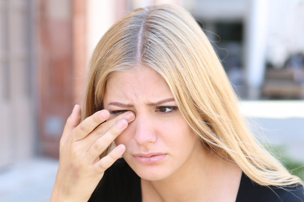6 Tips If Contact Lens Broken or Stuck in Your Eye