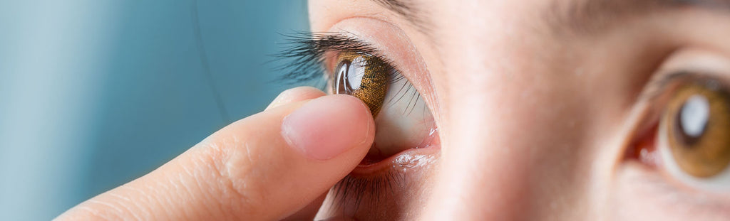 How to Remove Contact Lenses Without Poking Them