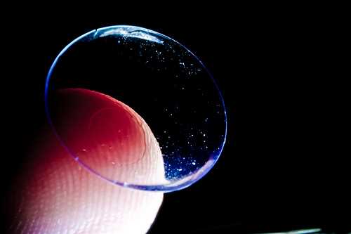 Can you wear expired contact lens?