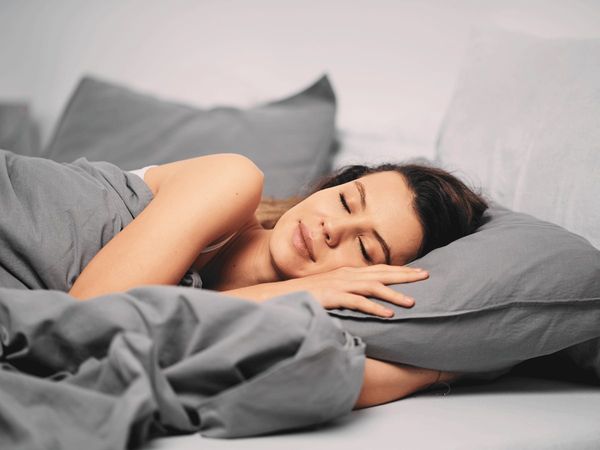 Safe Or Not Use Contact Lens While Sleeping