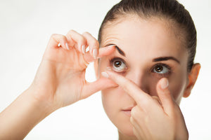 Are you afraid about putting contact lenses in? 5 Ways to Get Rid of Your Fear
