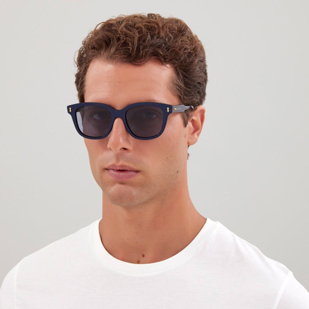 GUCCIGG1264S002_52_MALEMODEL_8797330d-a5b2-491e-8e22-e6c130d0d199