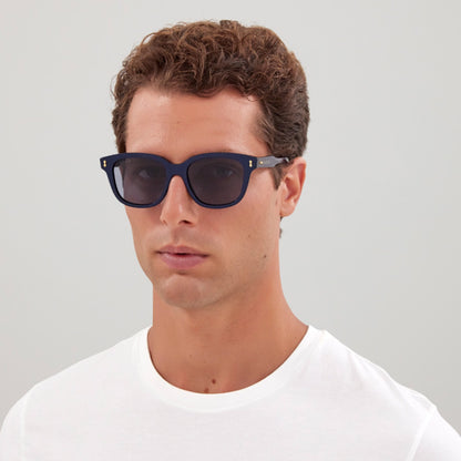 GUCCIGG1264S002_52_MALEMODEL_8797330d-a5b2-491e-8e22-e6c130d0d199