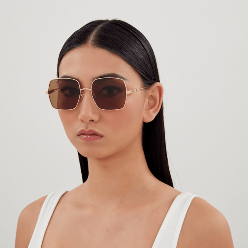 GUCCIGG1434S002_57_FEMALEMODEL_a8f76515-3f5e-4711-a272-3b1c8835a7b5