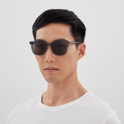 GUCCIGG1498SK003_54_malemodel_4723d0c1-d354-41f4-8fce-ba8d1a904a10